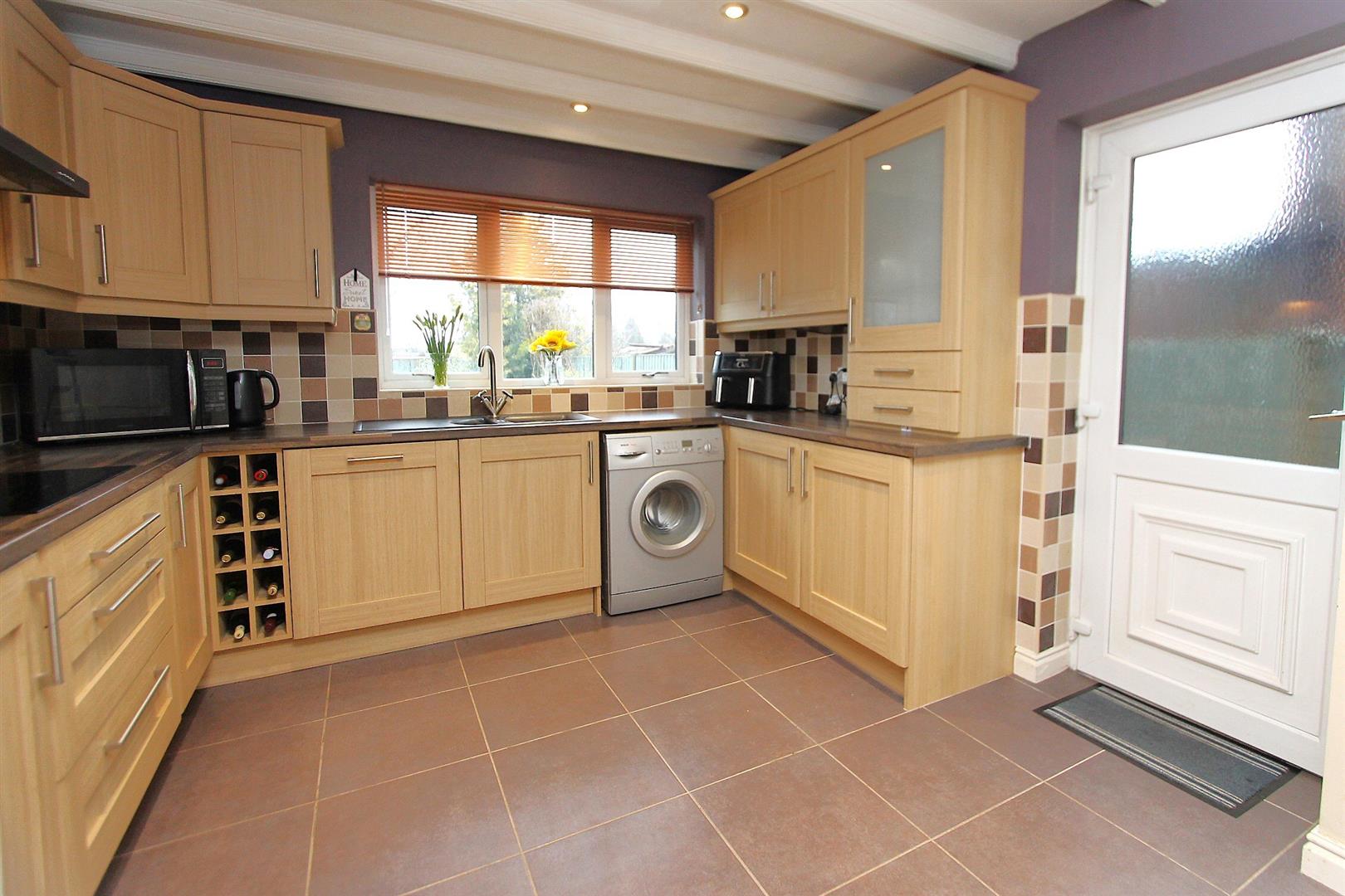 4 bed property in Poplar Crescent, Stourbridge
